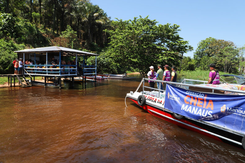 CIDADE/CESTAS BÁSICAS e kits de higiene são distribuídos em comunidades ribeirinhas afetadas pela CHEIA do rio Amazonas