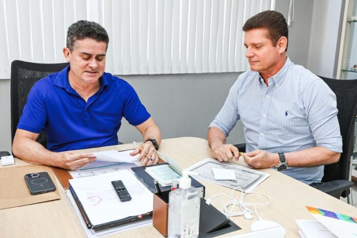 Lei-que-garante-passe-livre-a-mais-de-212-mil-estudantes-da-rede-municipal-de-Manaus-e-sancionada-99