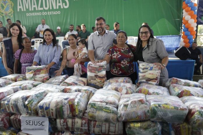 Operacao-Cheia-60-toneladas-de-alimentos-sao-entregues-para-familias-afetadas-em-Jutai-e-Fonte-Boa-0