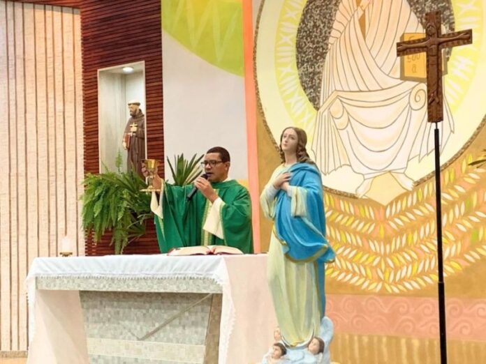 Padre Orlando Barbosa, da paróquia de São Francisco, morre aos 55 anos em Manaus-060