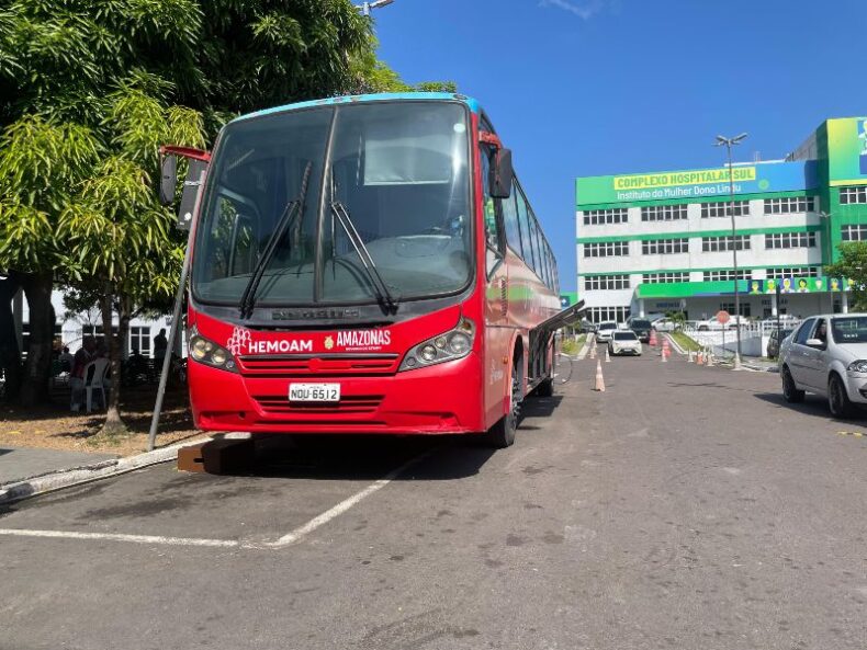 GERAL/COMPLEXO HOSPITALAR SUL recebe “VAMPIRÃO” do Hemoam para campanha de doação de sangue