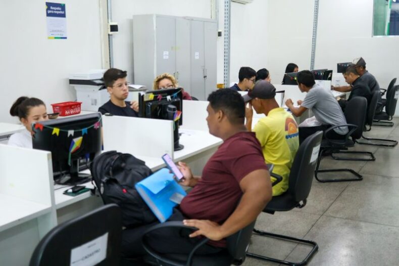 GERAL/SINE AM divulga 150 vagas de emprego para esta sexta-feira(08.08)