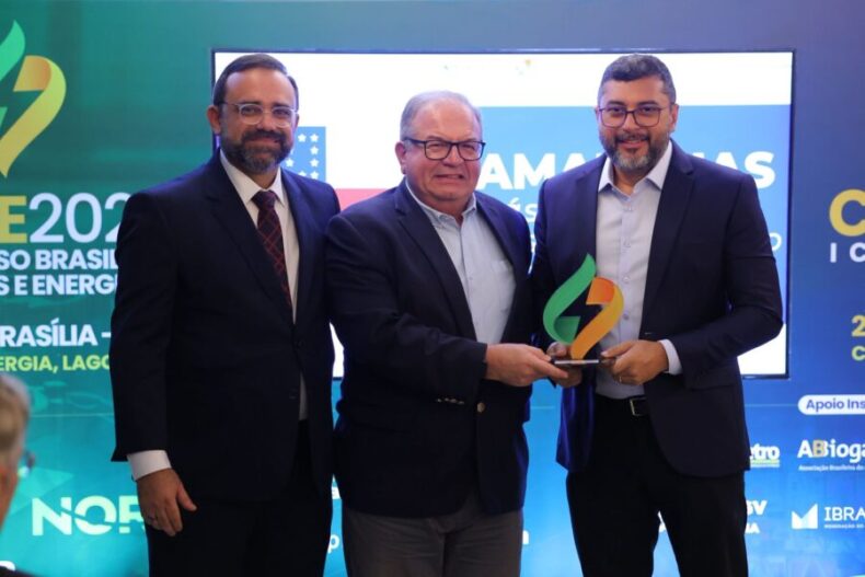 GERAL/AMAZONAS recebe prêmio nacional, com o governador destacando potencial estratégico do GÁS NATURAL