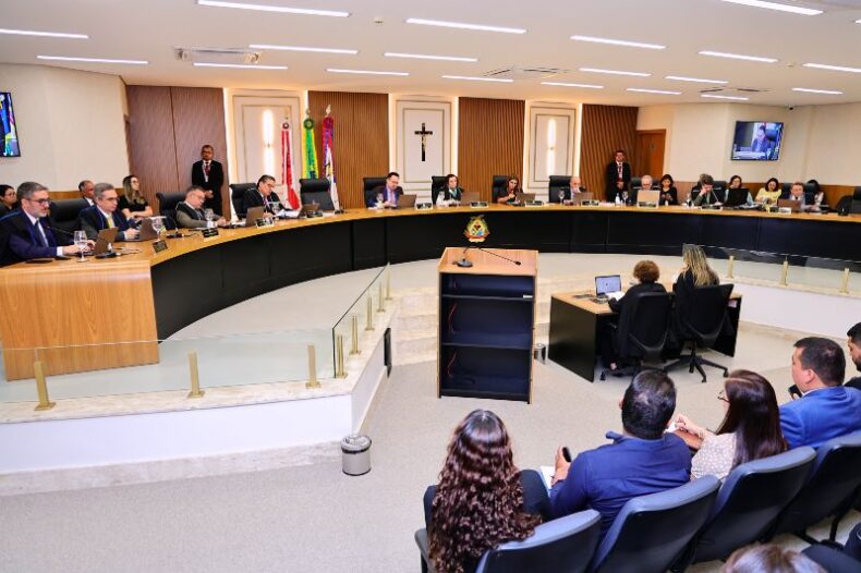 GERAL/TCE-AM aprova com ressalvas contas de 2022 e 2023 da PREFEITURA de MANAUS