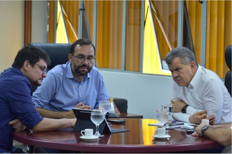 O presidente da Eletros, José Jorge Jr. (centro), tem conversado com o superintendente da Suframa, Bosco Saraiva (direita), sobre o cartório de compressores (1)