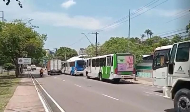 CIDADE/RODOVIÁRIOS paralisam parte da frota em protesto por falta de pagamento
