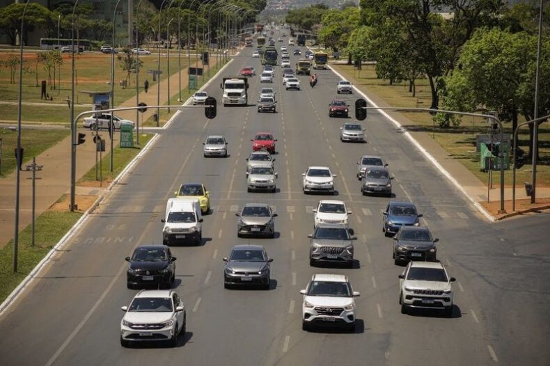 TRÂNSITO/Projeto de CNH mais acessível tem potencial de economizar até sete meses de trabalho dos amazonenses