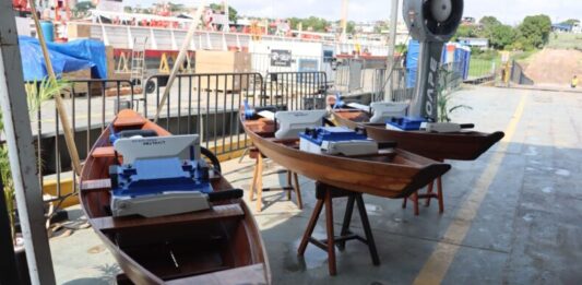 GERAL/SEDECTI participa da entrega de motores elétricos destinados a embarcações de pescadores