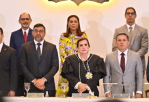 GERAL/YARA Amazônia LINS recebe homenagem pelos 50 anos de carreira durante posse no TCE-AM