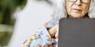 TRT-11/Justiça do Trabalho determina reintegração de trabalhadora idosa com câncer e restabelecimento de plano de saúde