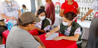 SAÚDE/SES-AM inicia Dezembro Vermelho com Ações de Testagem e Distribuição de Insumos, no Centro de Manaus