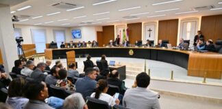 CIDADE/TCE-AM suspende julgamento de contas de MANAUS após pedido de vistas