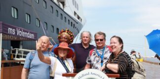GERAL/TEMPORADA de CRUZEIROS: MS Volendam atraca no Porto de Manaus com mais de 2 mil turistas