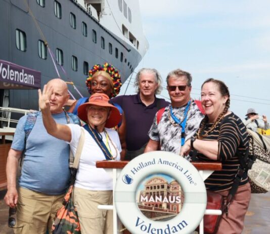 GERAL/TEMPORADA de CRUZEIROS: MS Volendam atraca no Porto de Manaus com mais de 2 mil turistas