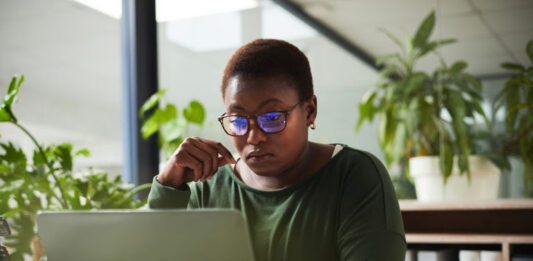 IGUALDADE RACIAL/Governo do Brasil lança relatório da Consulta Pública sobre Combate ao Racismo nas Plataformas Digitais