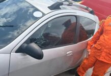 CIDADE/BOMBEIROS resgatam criança presa dentro de veículo no bairro Adrianópolis, em Manaus