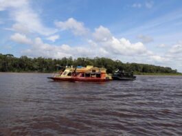 TRAGÉDIA/CORPO de BOMBEIROS segue buscas por desaparecidos em NAUFRÁGIO e já percorreu mais de 10 km do rio Amazonas