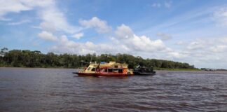 TRAGÉDIA/CORPO de BOMBEIROS segue buscas por desaparecidos em NAUFRÁGIO e já percorreu mais de 10 km do rio Amazonas