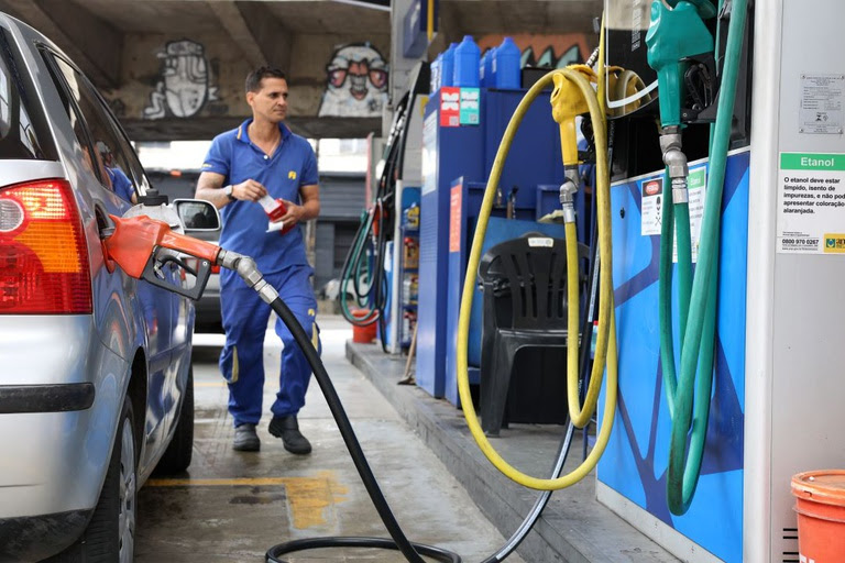 A Agencia Nacional do Petroleo emitiu autos de infracao contra 85 postos e 19 distribuidoras de combustíveis que estavam descumprindo regras Foto Rovena Rosa Agência Brasil