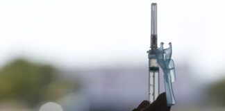 SAÚDE/Vacinas contra COVID-19 serão atualizadas contra novas variantes em circulação no pais