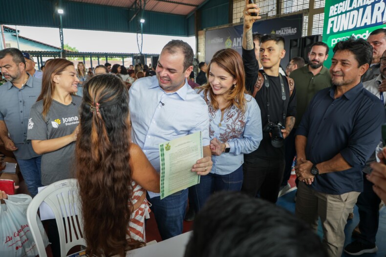 Governador Roberto Cidade entrega títulos definitivos_Foto_Fábio Romão_Sect