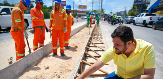 CIDADE/Prefeito RENATO JUNIOR vistoria obras em canteiros centrais na zona Norte de Manaus