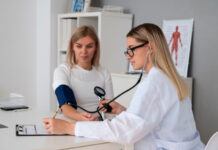 SAÚDE/Risco cardíaco da mulher pode aumentar antes da menopausa, alerta especialista