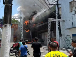 CIDADE/INCÊNDIO destrói antigo prédio do Banco da Amazônia no Centro de Manaus; imóvel tem arquitetura de Severiano Porto