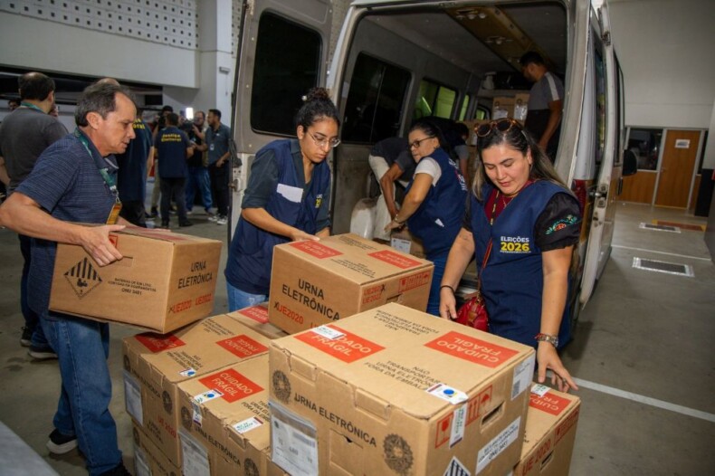 TRE-AM coordena distribuição das urnas eletrônicas para votação em Manaus